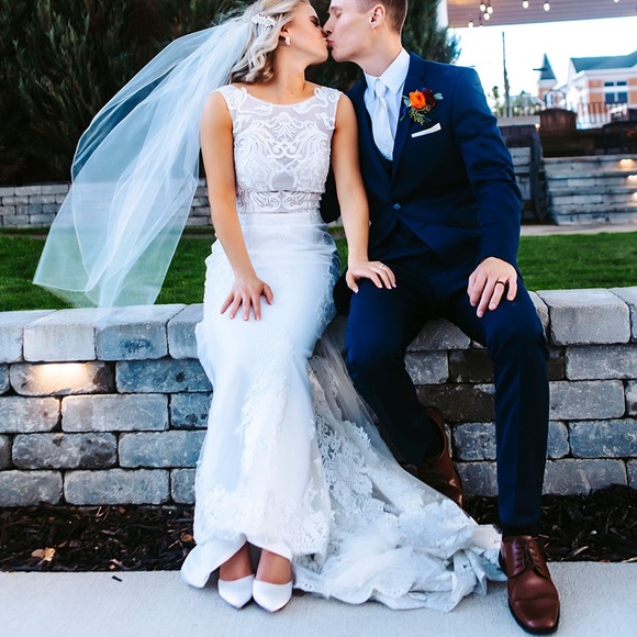 Wedding Dress Size 2 Ivory Lace Form Fitting Dress brides dress bridal bride - Picture 2 of 13